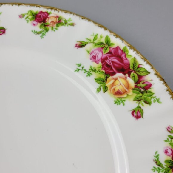 Royal Albert Old Country Roses Dinner Plate Fluted Edge Pretty Gold Trim England - Picture 2 of 10